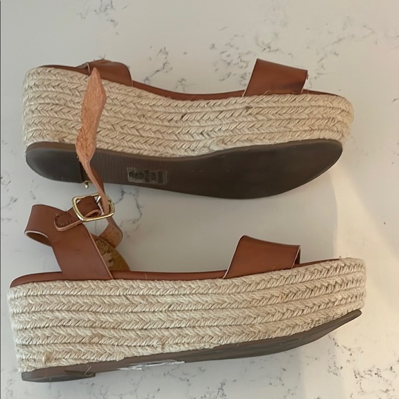 Women's Tan Wedge Sandals - Picture 5 of 8